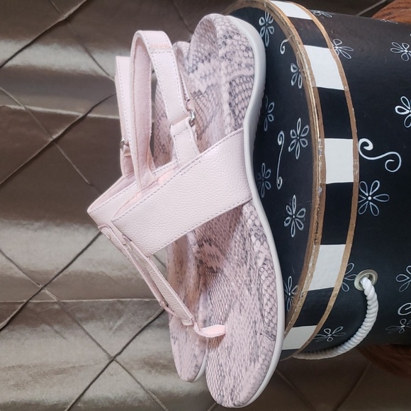 NWOT- Vionic ‘Rest Tala’ T-Strap Sandals - Picture 7 of 9